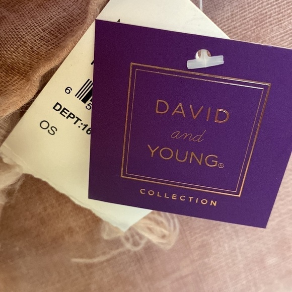 NWT- David and Young Blush pink eyelash puff Scarf/ sarong. One size - Picture 6 of 8